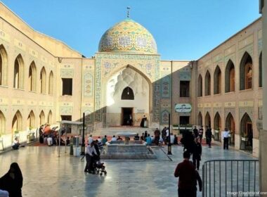 The courtyard of the tomb of Pir Palandoz