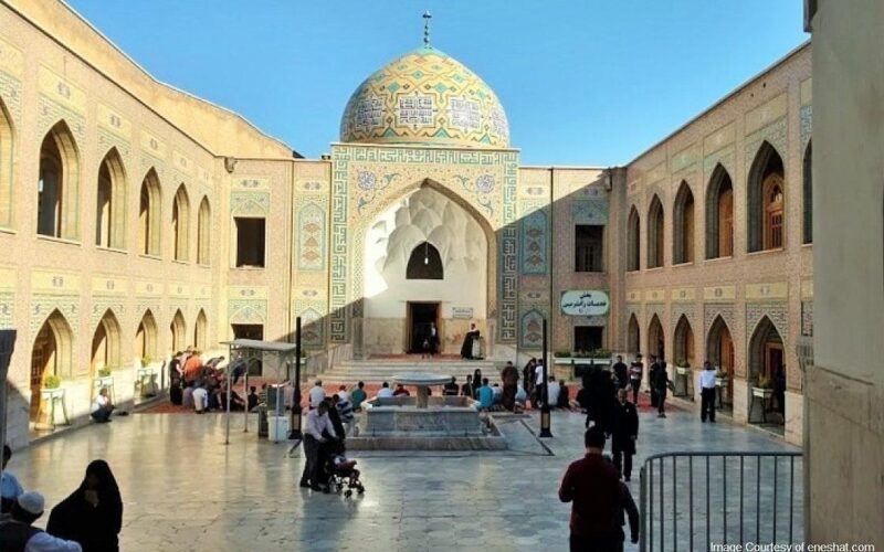 The courtyard of the tomb of Pir Palandoz