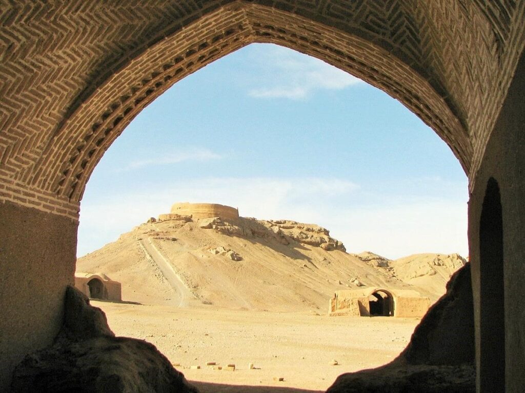 Learn more about the Yazd Zoroastrian crypt and its architecture