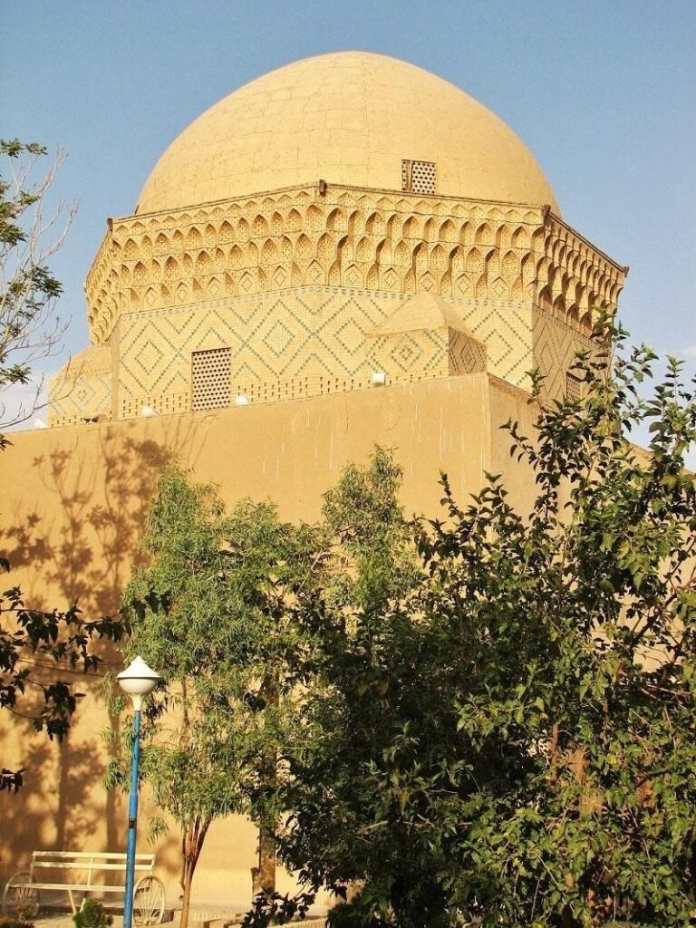 A look at the architectural features of Ziaiyeh school