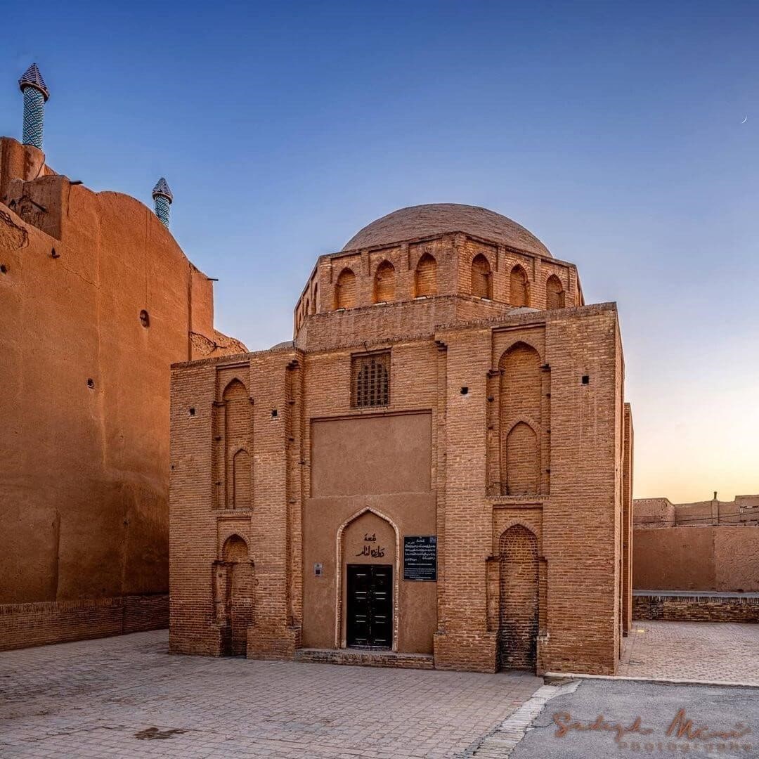 Learn more about the Twelve Imam Tomb of Yazd and its history