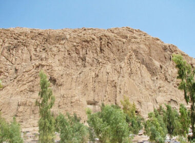 Learn about the history and location of Dokkan Davood Grave