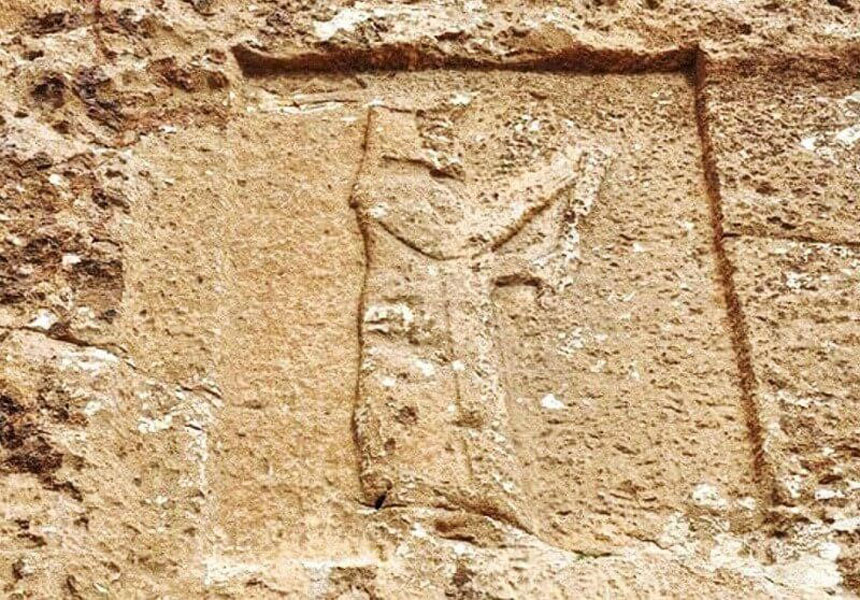 The relief of a man praying in Dokkan Davood Grave