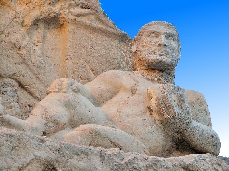 Statue of Hercules in Bisotoon World Heritage Site