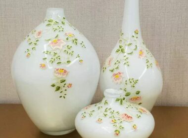 Learn more about Minakari or enameling on glass in Iran