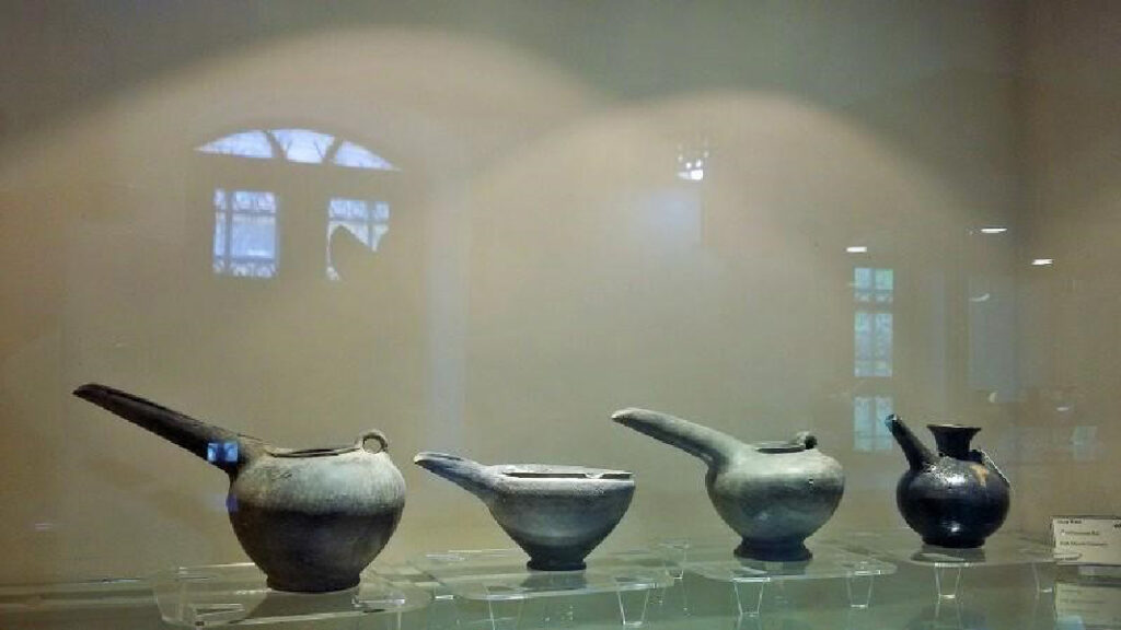 ancient pottery teapots discovered in Iran