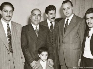 Taj Esfahani along with other Iranian musicians