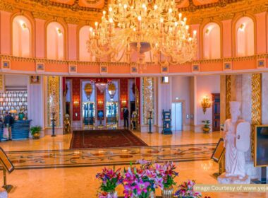 Luxury vs. Budget Tours